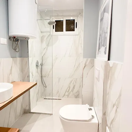 Apartment Luna Blanca - 1 Minute From The Golem (Tirana)