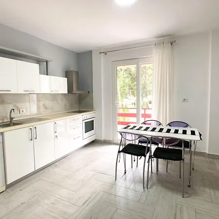 Luna Blanca - 1 Minute From The Golem (Tirana)