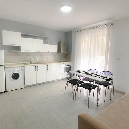Luna Blanca - 1 Minute From The