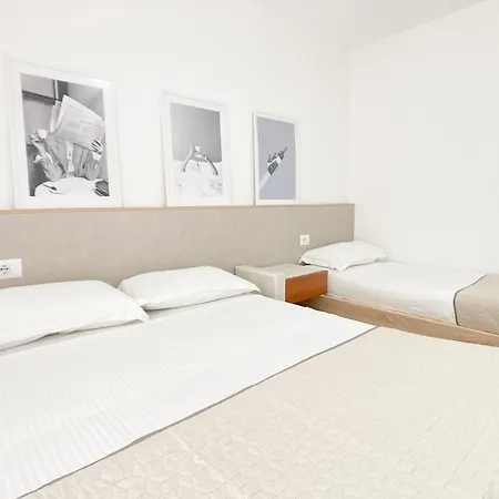 Apartment Ocean Breez- Ac In Every Room - 1 Min Walk From The Beach